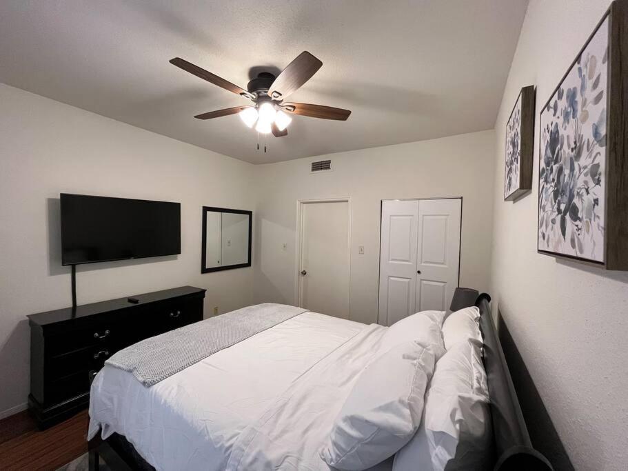 Home Away From Home-Cozy 2 Bdrm Condo/Med Cntr/Nrg 휴스턴 외부 사진
